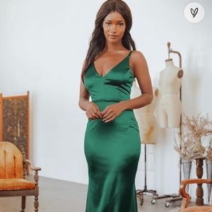 Lulu’s Melora Emerald Green Satin Sleeveless Dress